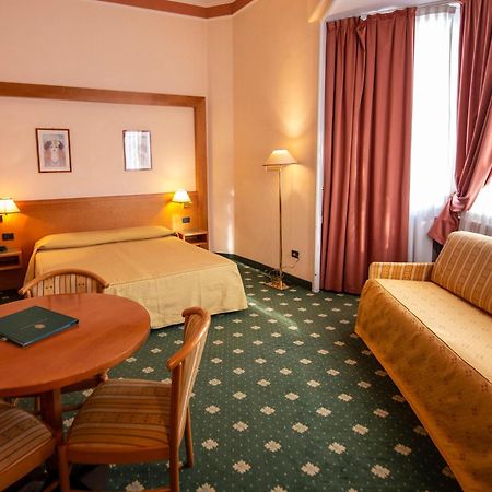 Hotel Estense Модена Екстериор снимка