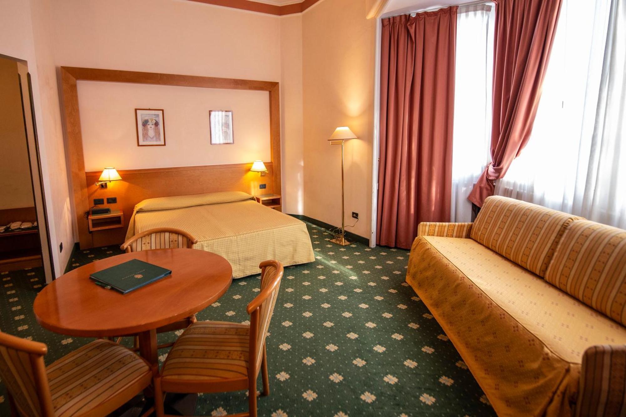 Hotel Estense Модена Екстериор снимка